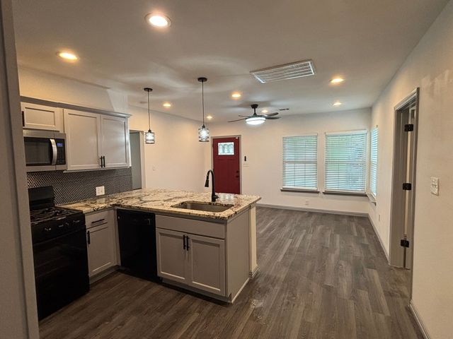 722 SE 11th Street, Grand Prairie, TX 75051