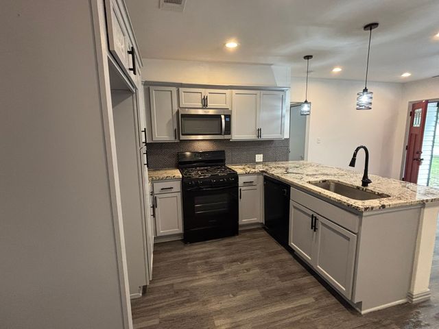 722 SE 11th Street, Grand Prairie, TX 75051