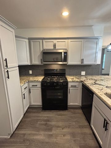 722 SE 11th Street, Grand Prairie, TX 75051