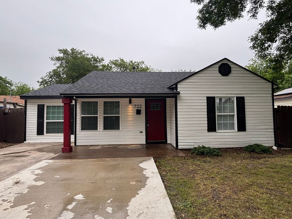 722 SE 11th Street, Grand Prairie, TX 75051