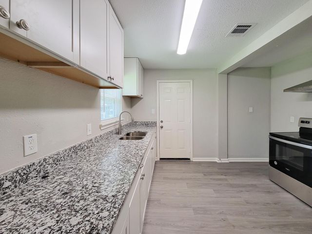 2810 Forest Oaks Boulevard, Houston, TX 77017