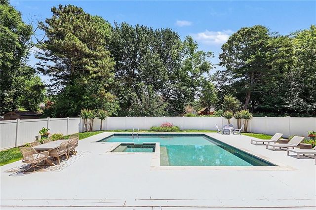 565 Wexford Hollow Run, Roswell, GA 30075