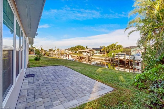 4312 S Bay CIR, North Fort Myers, FL 33903