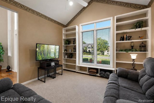 5675 Golf Pointe Drive, Clarkston, MI 48348