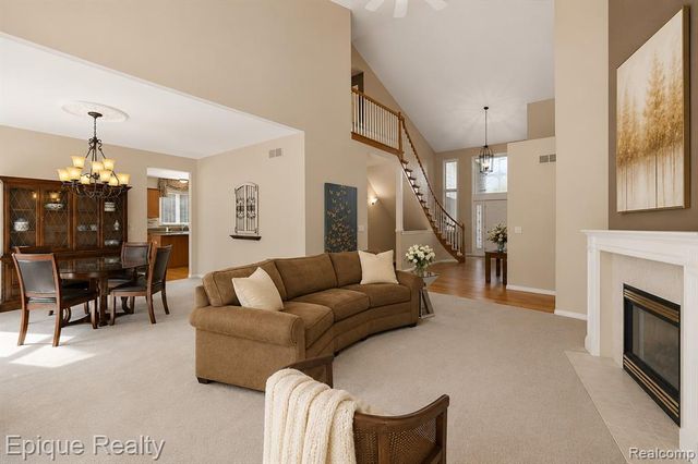 5675 Golf Pointe Drive, Clarkston, MI 48348