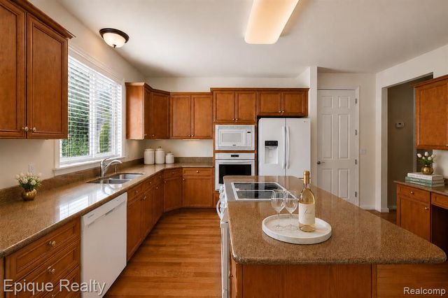 5675 Golf Pointe Drive, Clarkston, MI 48348