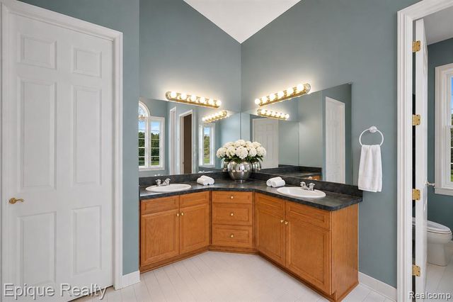 5675 Golf Pointe Drive, Clarkston, MI 48348