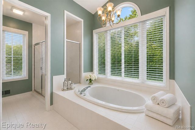5675 Golf Pointe Drive, Clarkston, MI 48348