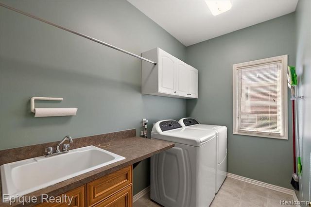 5675 Golf Pointe Drive, Clarkston, MI 48348