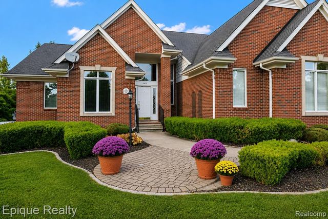 5675 Golf Pointe Drive, Clarkston, MI 48348