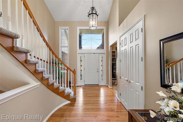 5675 Golf Pointe Drive, Clarkston, MI 48348