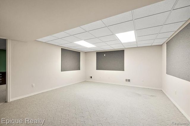 5675 Golf Pointe Drive, Clarkston, MI 48348