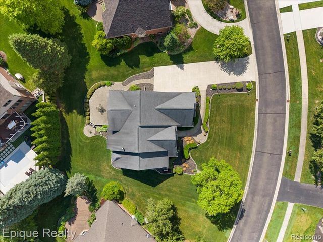 5675 Golf Pointe Drive, Clarkston, MI 48348