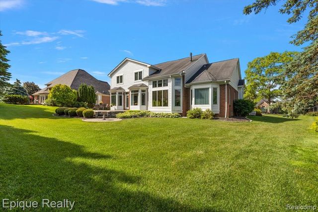 5675 Golf Pointe Drive, Clarkston, MI 48348