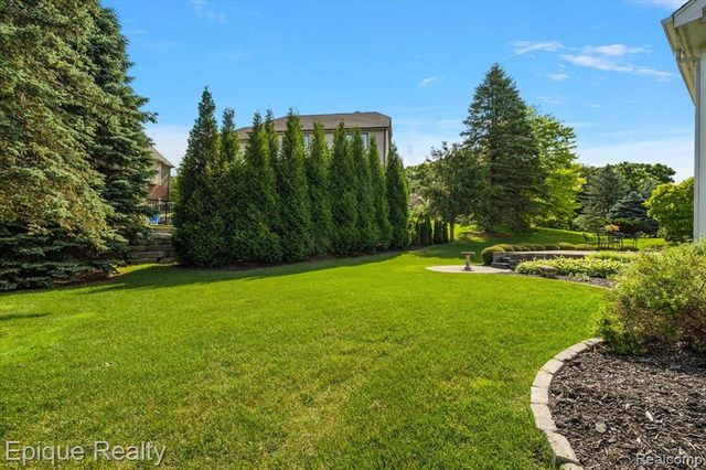 5675 Golf Pointe Drive, Clarkston, MI 48348