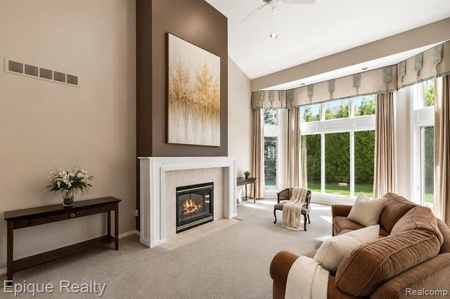 5675 Golf Pointe Drive, Clarkston, MI 48348