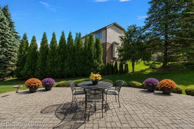 5675 Golf Pointe Drive, Clarkston, MI 48348
