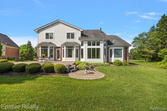 5675 Golf Pointe Drive, Clarkston, MI 48348
