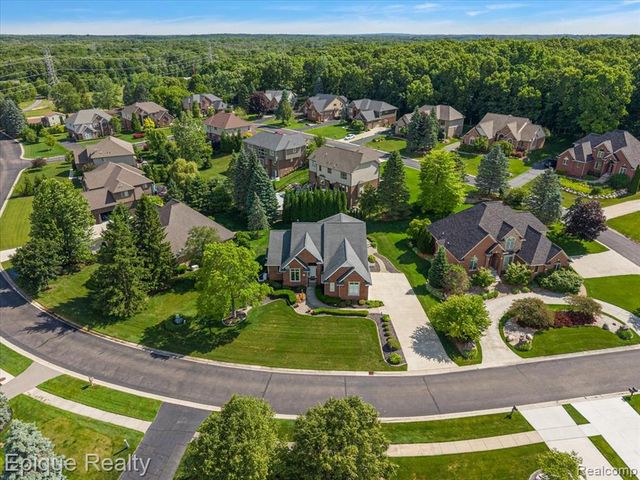 5675 Golf Pointe Drive, Clarkston, MI 48348