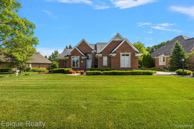 5675 Golf Pointe Drive, Clarkston, MI 48348
