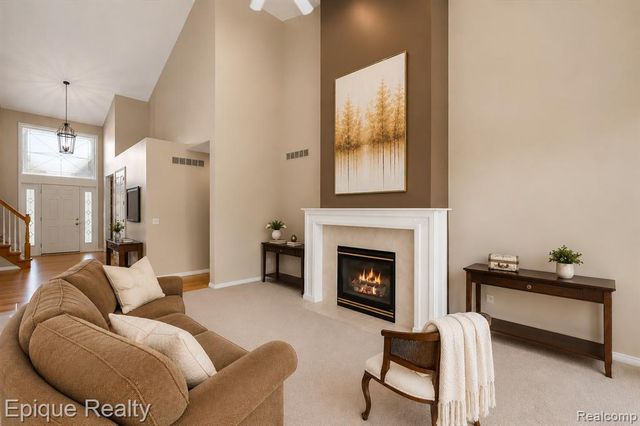 5675 Golf Pointe Drive, Clarkston, MI 48348