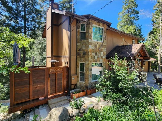 1056 Fiden Court, Crestline, CA 92325