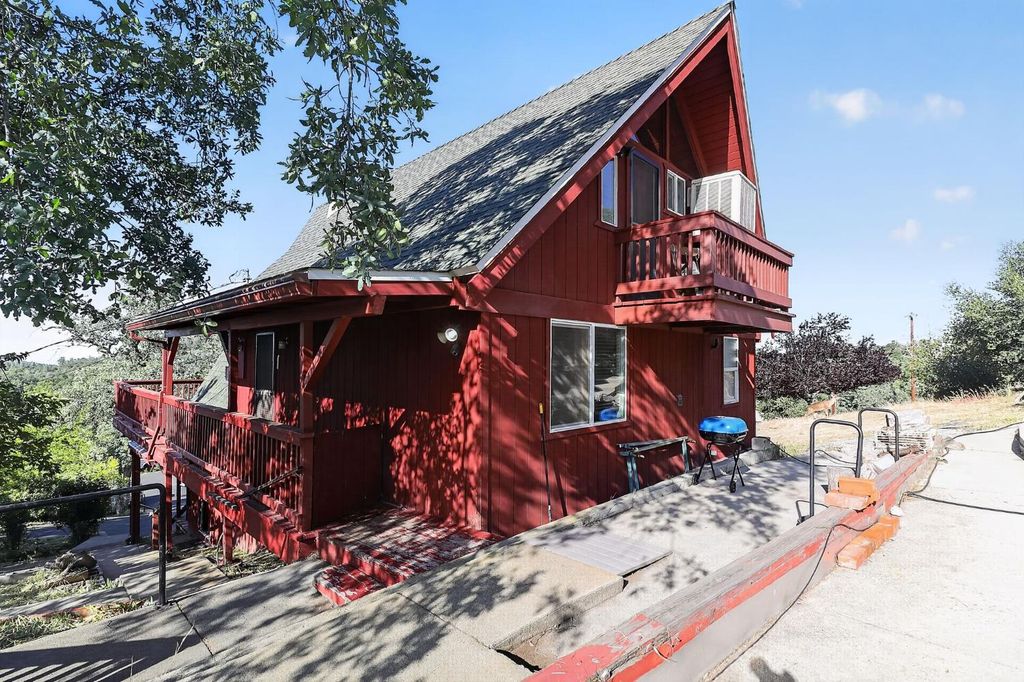 17418 Carlozzi Dr, Soulsbyville, CA 95372