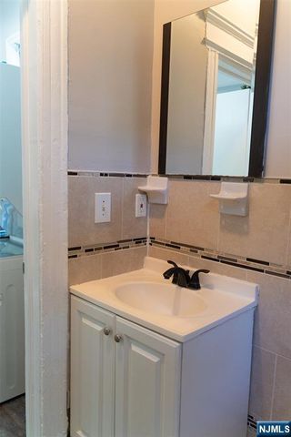 867 S 17th Street 1, Newark, NJ 07108