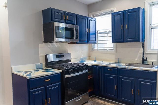 867 S 17th Street 1, Newark, NJ 07108