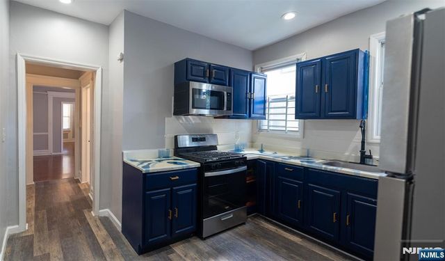 867 S 17th Street 1, Newark, NJ 07108