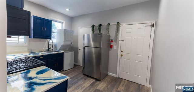 867 S 17th Street 1, Newark, NJ 07108