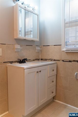 867 S 17th Street 1, Newark, NJ 07108