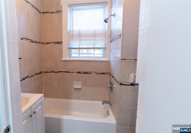867 S 17th Street 1, Newark, NJ 07108