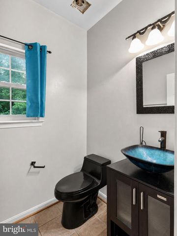 9106 HELMSLEY DR, Clinton, MD 20735