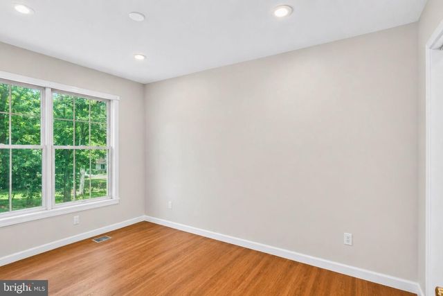9106 HELMSLEY DR, Clinton, MD 20735