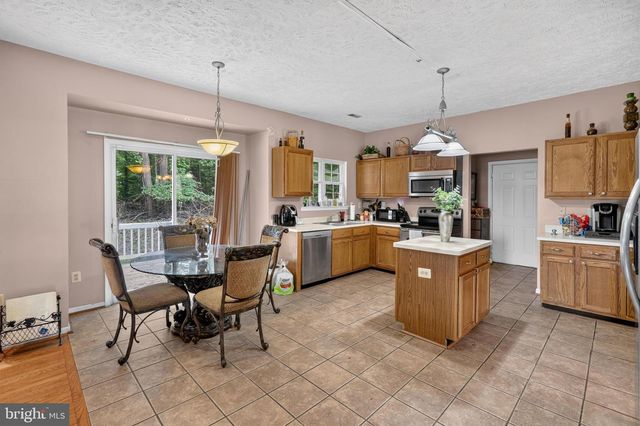 9106 HELMSLEY DR, Clinton, MD 20735