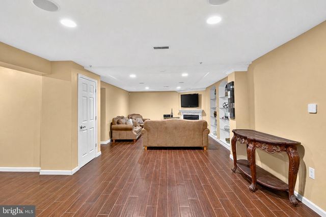 9106 HELMSLEY DR, Clinton, MD 20735