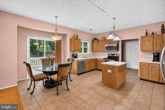9106 HELMSLEY DR, Clinton, MD 20735