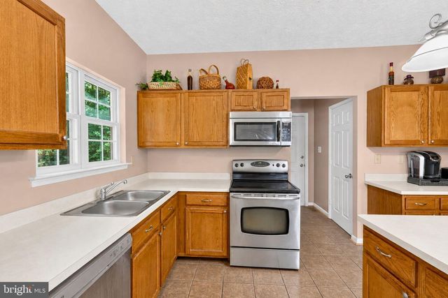 9106 HELMSLEY DR, Clinton, MD 20735