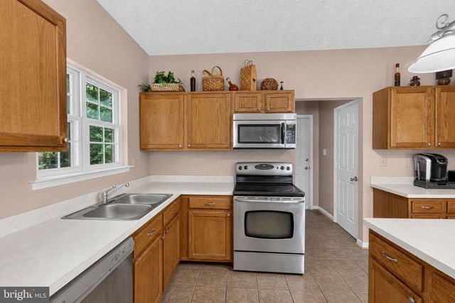 9106 HELMSLEY DR, Clinton, MD 20735