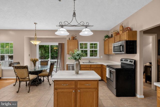 9106 HELMSLEY DR, Clinton, MD 20735