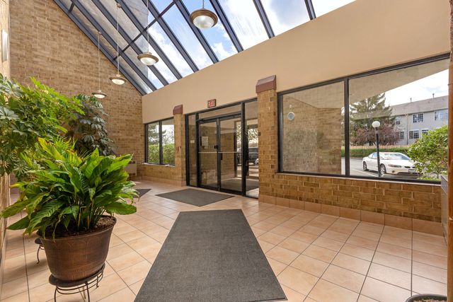 5600 ASTOR Lane 320, Rolling Meadows, IL 60008