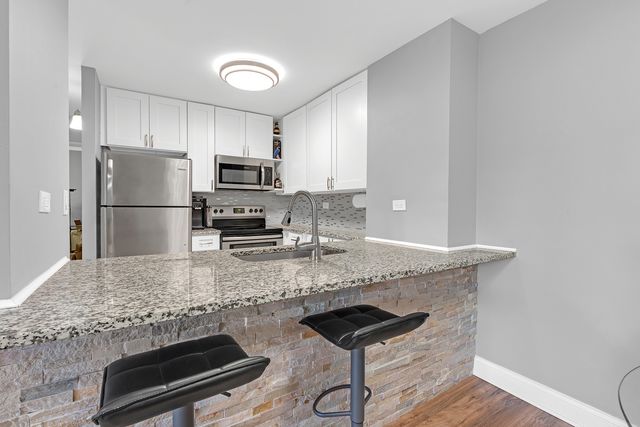5600 ASTOR Lane 320, Rolling Meadows, IL 60008