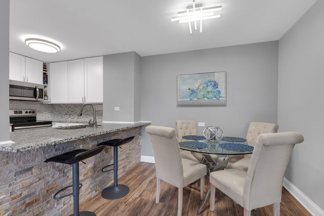 5600 ASTOR Lane 320, Rolling Meadows, IL 60008