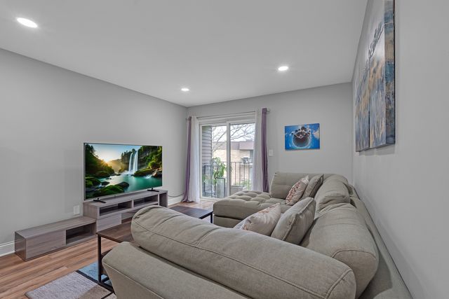5600 ASTOR Lane 320, Rolling Meadows, IL 60008