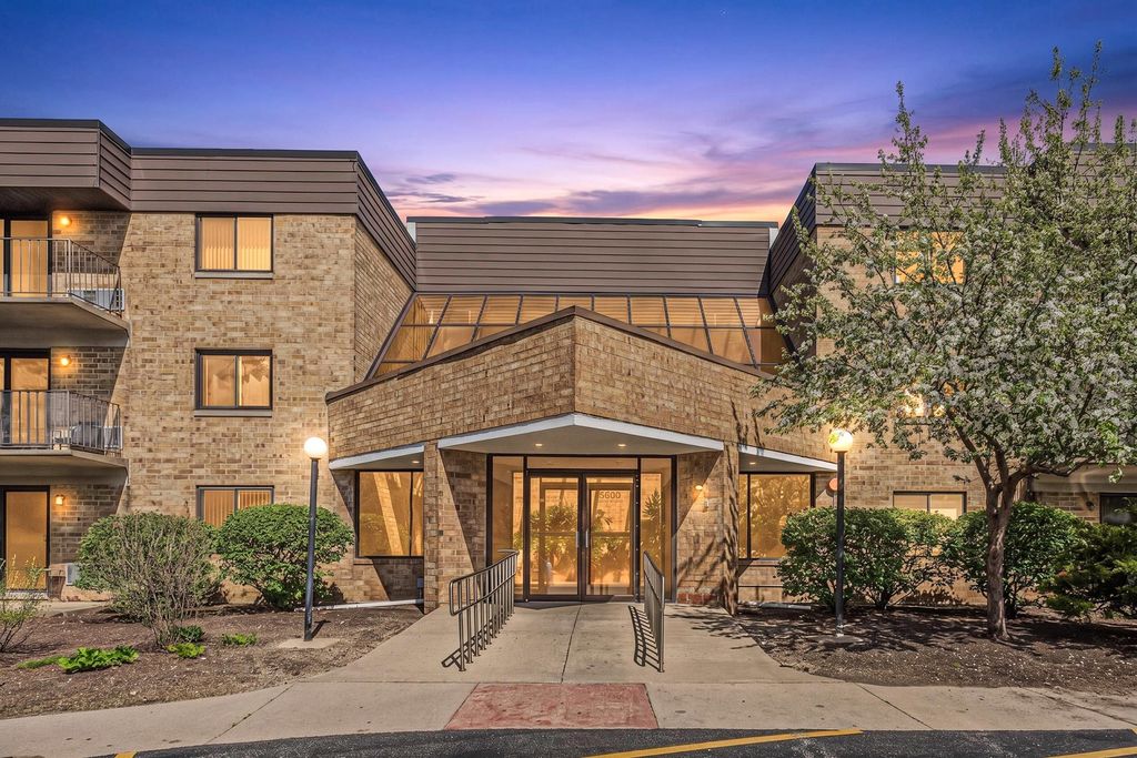 5600 ASTOR Lane 320, Rolling Meadows, IL 60008