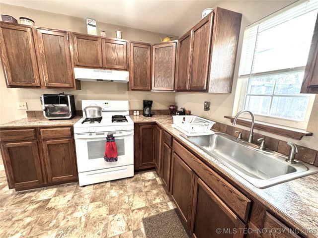 419121 E 1145 Road, Checotah, OK 74426