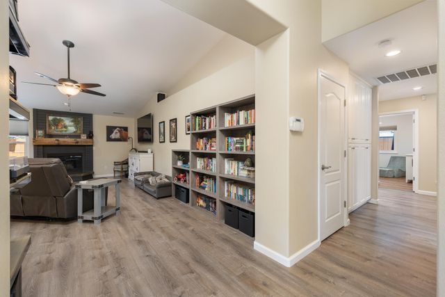 2845 Kensington Court, Hanford, CA 93230