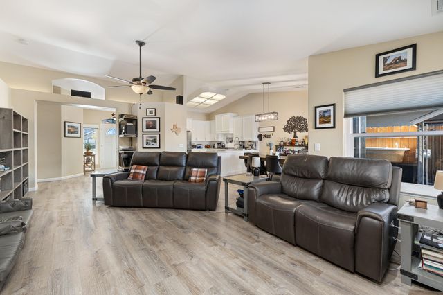 2845 Kensington Court, Hanford, CA 93230