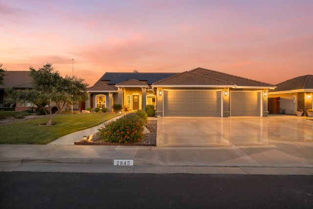 2845 Kensington Court, Hanford, CA 93230